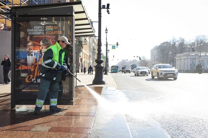 Чистота, помощь героям и первая навигация нового моста. Весенние дела Петербурга