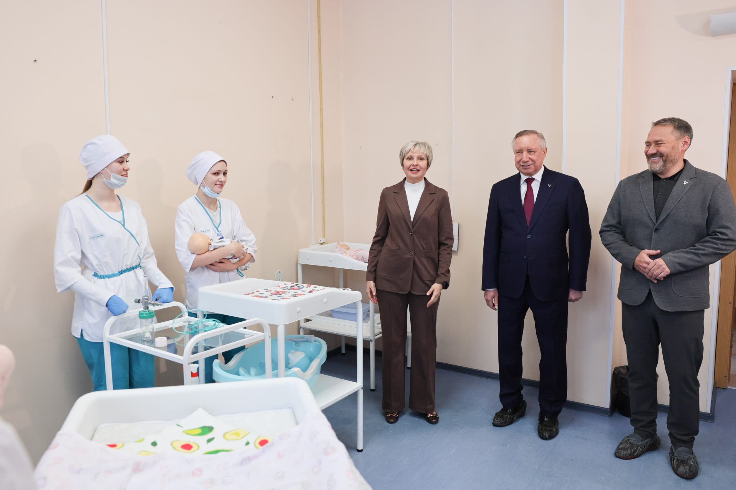 160 тысяч сложнейших операций и новые поликлиники: как меняется медицина Петербурга